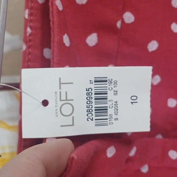LOFT BRAND NEW SIZE 10 POLKA DOT RED SHORTS 🐞 - Picture 5 of 9
